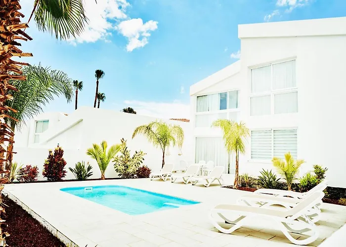 Carla - 3bdr + 3bath In Amarilla Golf Villa *