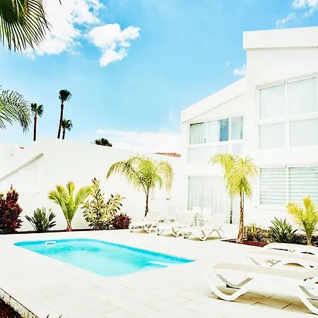 Carla - 3bdr + 3bath In Amarilla Golf Villa *