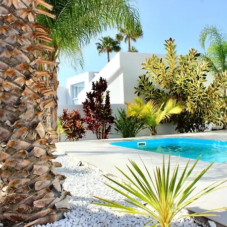 Carla - 3bdr + 3bath In Amarilla Golf Villa